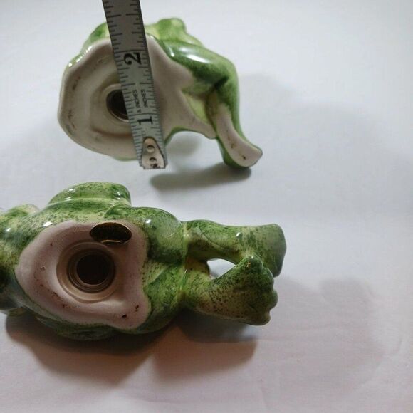 Vintage Green Frog in Love Salt And Pepper Shakers - Picture 6 of 12